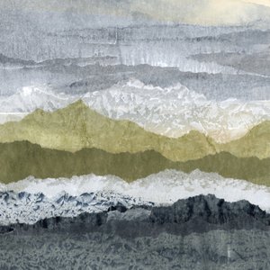 Orizzonte montuoso in penombra