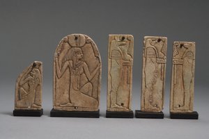 Placche di Maat, Nephthys e figli di Horus, Periodo Dinastico Tardo