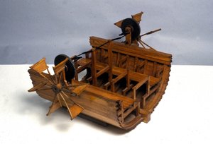 Barca a propulsione a ruote. Modello dal disegno di Leonardo da Vinci. Museo della Scienza e della Tecnologia, Milano.