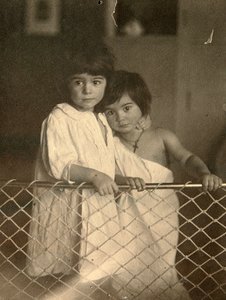 Ritratto di due bambini, fine XIX o inizio XX secolo