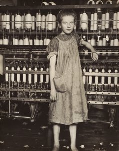 Addie Card, 12 anni. Filatrice in una fabbrica di cotone, North Pownal, Vermont da Lewis Hine