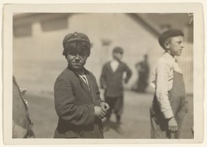 [Joe (José) Mello, Acushnet Mills, New Bedford, Massachusetts]. da Lewis W. Hine