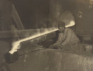 [Aiutante stampatore, stabilimento locomotive Baldwin] da Lewis W. Hine