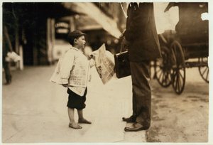 Hyman, ragazzo di sei anni che vende giornali fino alle 18:00 a Lawrence, Massachusetts, 1911