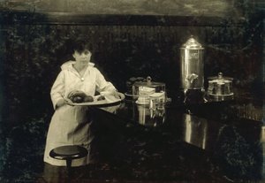 Una giovane cameriera, Delia Kane