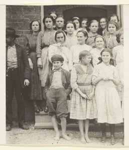 Tutti sono operai della Walker County Hosiery Mills, Lafayette, Georgia. da Lewis Wickes Hine