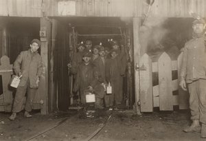 Alla chiusura della giornata, Pennsylvania, 7 gennaio da Lewis Wickes Hine