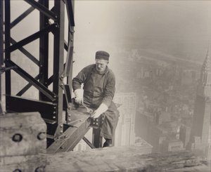 Empire State Building in costruzione da Lewis Wickes Hine