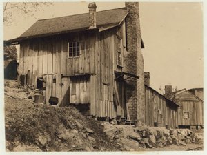 Alloggi per lavoratori alla Rome Hosiery Mill, Georgia, 1913 da Lewis Wickes Hine