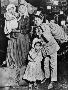 Immigrati in arrivo a Ellis Island all