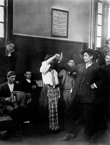 Immigrati a Ellis Island da Lewis Wickes Hine