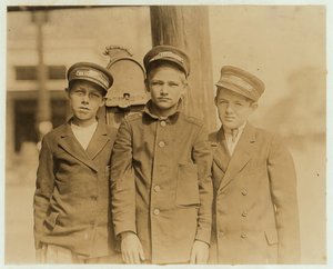 Ragazzi messaggeri a Jacksonville, Florida, 1913 da Lewis Wickes Hine