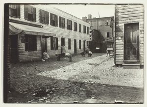 Vicolo dei negri che ospita i bianchi, Washington, D.C. da Lewis Wickes Hine