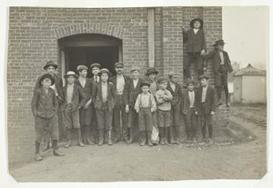 Ora di mezzogiorno, King Mfg. Co., Augusta, Georgia da Lewis Wickes Hine