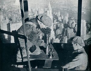 Rivettatura degli ultimi bulloni sull