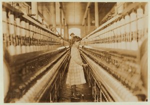 Filatrice nei cotonifici di Lancaster, Carolina del Sud, 1908 da Lewis Wickes Hine
