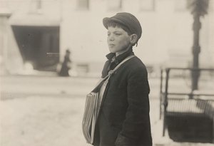 Tony Casale, Bologna, 11 anni, vende giornali da 4 anni, Hartford..., marzo 1909 da Lewis Wickes Hine
