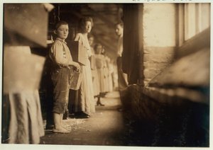 Giovane doffer ai Richmond Spinning Mills, Chattanooga, Tennessee, 1910 da Lewis Wickes Hine