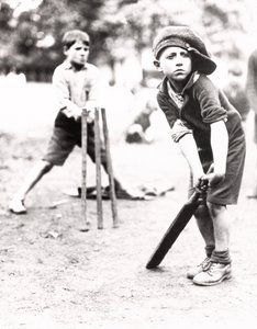 Ragazzi che giocano a cricket