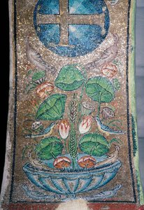 Fiori e uccelli, mosaico nella chiesa paleocristiana di Panagia Ahiropiitos o Panagia Acheiropoietos, detta anche Achiropita (non creata da mano umana), Salonicco, Macedonia Centrale, Grecia, V secolo (foto) da Unbekannt Unbekannt