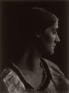Julia Jackson, piccolo profilo