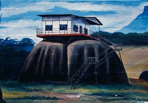 Murale che raffigura la casa delle tribù della foresta ricostruita nel Museo Etnologico Amazonas Monsignor Enzo Ceccarelli, Puerto Ayacucho, stato di Amazonas, Venezuela