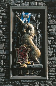 Unicorno, stemma araldico sulla facciata del palazzo di Holyrood, Edimburgo, Scozia, Regno Unito