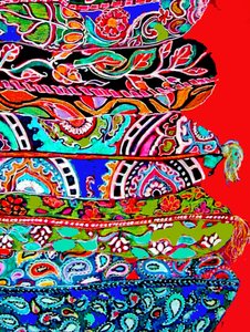 Pile of Pillows two, 2015 (tecnica mista) da linda arthurs