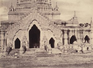 Amerapoora: Porta Est della Pagoda Maha-thugea-yan-tee da Linnaeus Tripe