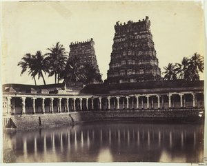 Madura. La grande pagoda, Mootoo Alaghur e East Gopurum dal serbatoio, 1858 da Linnaeus Tripe