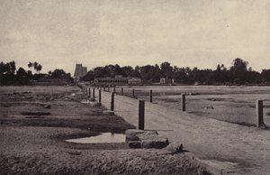 Madura: Il Fiume Vygay, con Strada Sopraelevata, verso Madura da Linnaeus Tripe