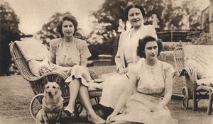 Sua Maestà la Regina con le Principesse Reali, c1950