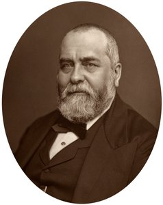 Sir Francis Philip Cunliffe Owen, direttore del South Kensington Museum da Lock and Whitfield