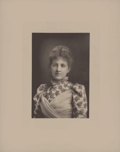 Ritratto della pianista e compositrice Liza Lehmann 1862-1918 da London . Photo studio W. and