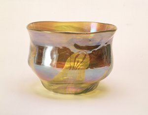 Ciotola Favrile, per la Glass Decorating Company, New York, c.1894 (vetro giallo con iridescenza)