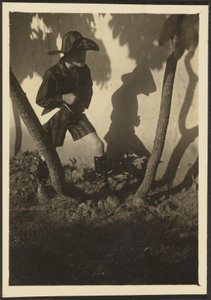 [Ragazzo in costume da pirata]