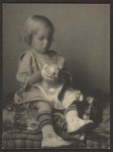 [Bambino con mela] da Louis Fleckenstein
