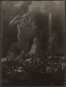 [Ballerina in giardino]