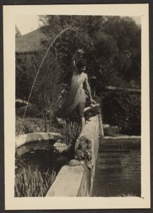 [Ballerina in giardino] da Louis Fleckenstein