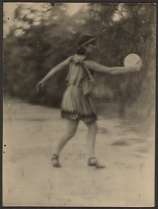 [Ballerina con disco]