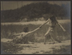 [Ballerine in giardino]