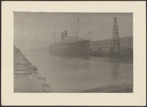 [Nave attraccata] da Louis Fleckenstein