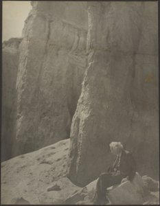 [Uomo anziano in un paesaggio roccioso] da Louis Fleckenstein