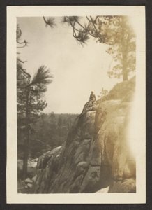 [Figura su scogliera] da Louis Fleckenstein