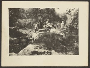 [Figure che attraversano il paesaggio] da Louis Fleckenstein