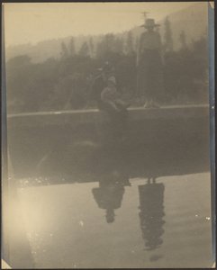 [Figure riflesse nell
