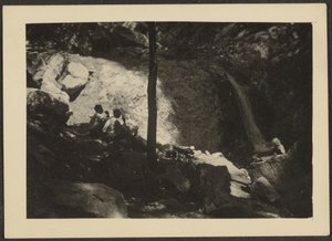 [Figure in un paesaggio forestale in ombra] da Louis Fleckenstein