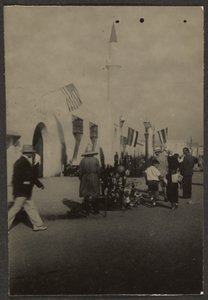 [Figure con bandiere] da Louis Fleckenstein