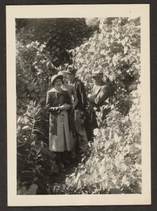 [Fleckenstein, Florence, e i suoi figli nel bosco].