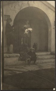[La famiglia di Florence con il coniglio domestico]. da Louis Fleckenstein